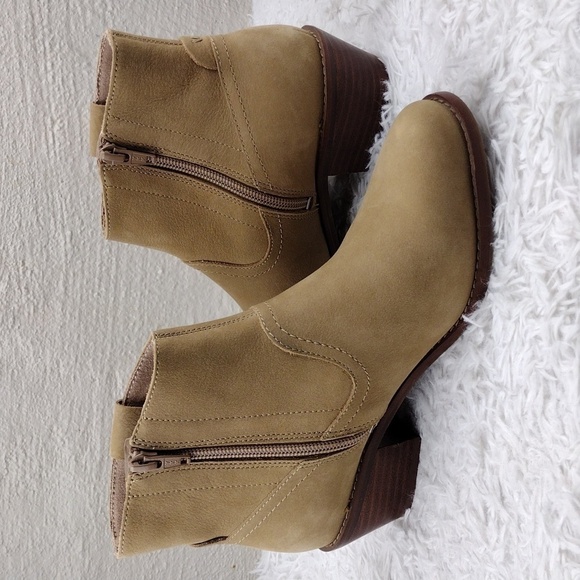 Vionic Roselyn Tan Suede Leather Weather Resistant Side Zip Low Heel Ankle Boot - Picture 16 of 16